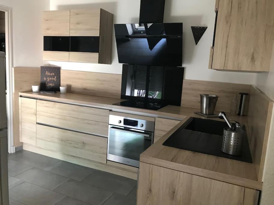 Appartement Avec Terrasse Centre De La Bastide Carcassonne Eksteriør bilde